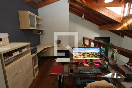 Casa à venda com 700m², 4 quartos e 8 vagasEscritório 1