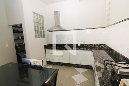 Casa à venda com 700m², 4 quartos e 8 vagasCozinha 2