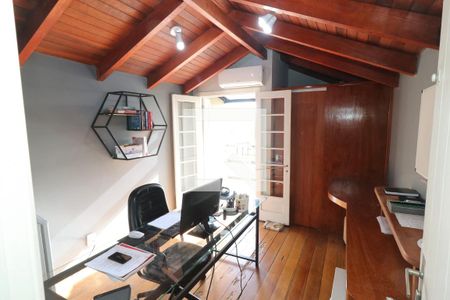 Casa à venda com 700m², 4 quartos e 8 vagasEscritório 2