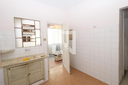 Casa à venda com 250m², 3 quartos e 2 vagasCozinha 2- Edícula
