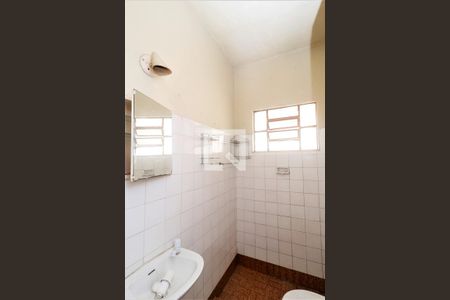 Casa à venda com 250m², 3 quartos e 2 vagasBanheiro 3- Edícula