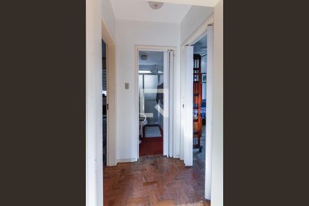 Corredor de apartamento à venda com 2 quartos, 50m² em Petrópolis, Porto Alegre