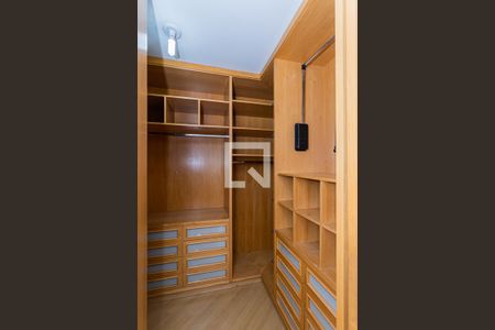 Apartamento para alugar com 74m², 2 quartos e 2 vagas Apartamento para alugar com 74m², 2 quartos e 2 vagasCloset suite