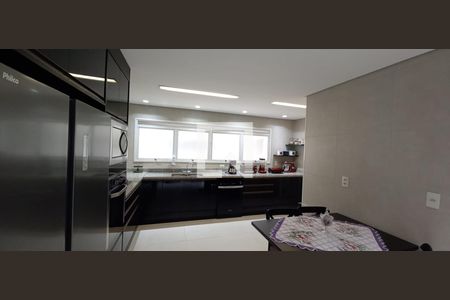 Apartamento à venda com 238m², 4 quartos e 4 vagas Apartamento à venda com 238m², 4 quartos e 4 vagasCozinha