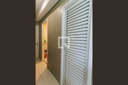 Apartamento à venda com 238m², 4 quartos e 4 vagas Apartamento à venda com 238m², 4 quartos e 4 vagasÁrea de Serviço - Quarto e Banheiro
