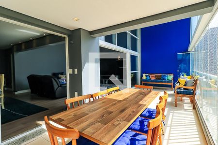Apartamento à venda com 238m², 4 quartos e 4 vagas Apartamento à venda com 238m², 4 quartos e 4 vagasVaranda