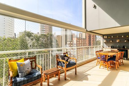 Apartamento à venda com 238m², 4 quartos e 4 vagas Apartamento à venda com 238m², 4 quartos e 4 vagasVaranda