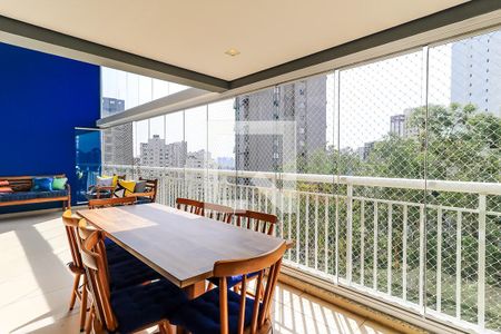 Apartamento à venda com 238m², 4 quartos e 4 vagas Apartamento à venda com 238m², 4 quartos e 4 vagasVaranda