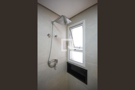 Apartamento à venda com 238m², 4 quartos e 4 vagas Apartamento à venda com 238m², 4 quartos e 4 vagasChuveiro do banheiro da suíte 3