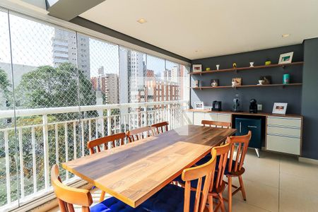 Apartamento à venda com 238m², 4 quartos e 4 vagas Apartamento à venda com 238m², 4 quartos e 4 vagasVaranda