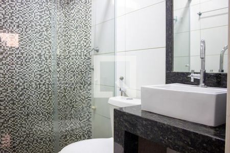 Banheiro de apartamento para alugar com 2 quartos, 65m² em Morada da Colina, Uberlândia
