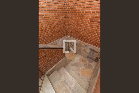 Casa à venda com 400m², 3 quartos e 2 vagasEscada