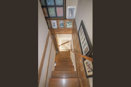 Apartamento à venda com 220m², 4 quartos e 2 vagasEscada