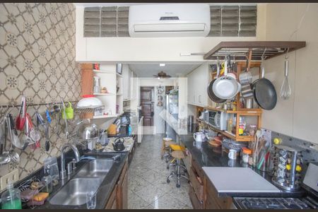 Apartamento à venda com 220m², 4 quartos e 2 vagasCozinha