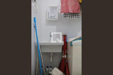 Banheiro de kitnet/studio para alugar com 1 quarto, 27m² em Boqueirão, Santos