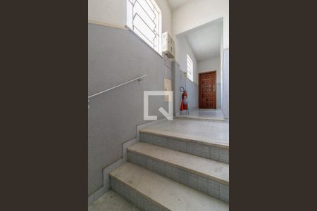 Apartamento à venda com 33m², 1 quarto e sem vaga Apartamento à venda com 33m², 1 quarto e sem vagaEscadas