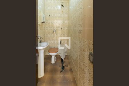 Casa para alugar com 378m², 6 quartos e 3 vagasBanheiro