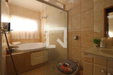 Casa à venda com 270m², 3 quartos e 8 vagasBanheiro da Suíte