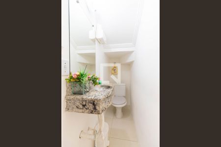 Lavabo de casa para alugar com 2 quartos, 75m² em Jardim Fernandes, São Paulo
