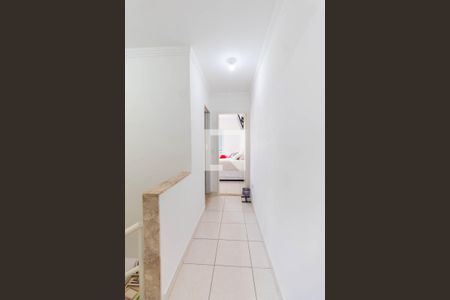 Corredor de casa para alugar com 2 quartos, 75m² em Jardim Fernandes, São Paulo