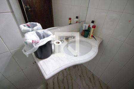 Casa à venda com 250m², 3 quartos e 3 vagasBanheiro 2