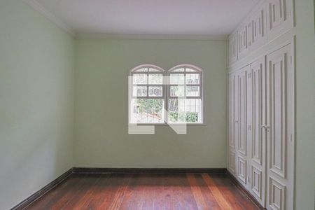 Casa para alugar com 491m², 4 quartos e 6 vagasQuarto 2