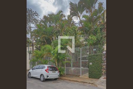 Casa para alugar com 491m², 4 quartos e 6 vagasFachada
