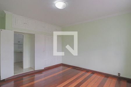 Casa para alugar com 491m², 4 quartos e 6 vagasSuíte 2