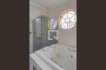 Casa para alugar com 491m², 4 quartos e 6 vagasBanheiro da Suíte 1