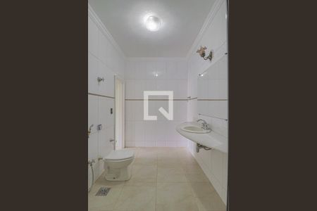 Casa para alugar com 491m², 4 quartos e 6 vagasBanheiro da Suíte 2