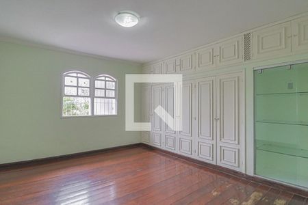 Casa para alugar com 491m², 4 quartos e 6 vagasSuíte 1