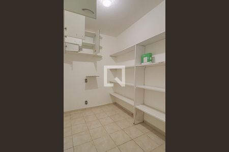 Casa para alugar com 491m², 4 quartos e 6 vagasDispensa