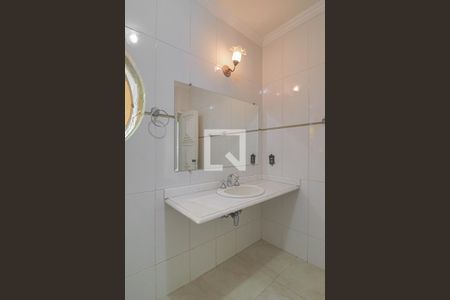 Casa para alugar com 491m², 4 quartos e 6 vagasBanheiro do Corredor