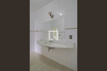 Casa para alugar com 491m², 4 quartos e 6 vagasBanheiro da Suíte 2