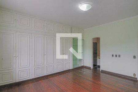 Casa para alugar com 491m², 4 quartos e 6 vagasSuíte 1