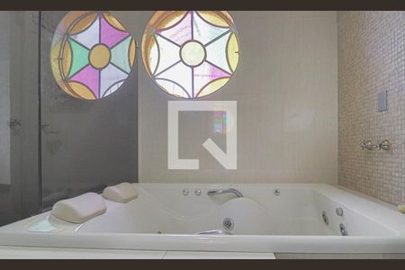 Casa para alugar com 491m², 4 quartos e 6 vagasBanheiro da Suíte 1