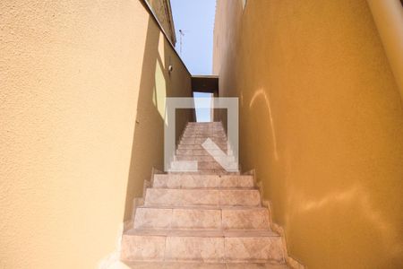 Casa à venda com 150m², 3 quartos e 2 vagasEscada