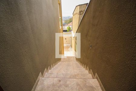 Casa à venda com 150m², 3 quartos e 2 vagasEscada