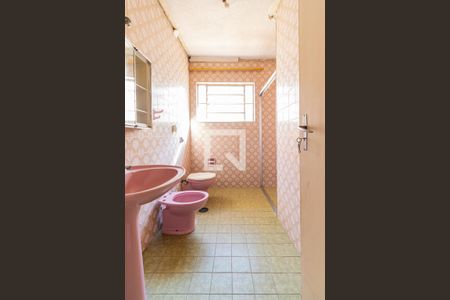 Casa à venda com 215m², 3 quartos e 3 vagas Casa à venda com 215m², 3 quartos e 3 vagasBanheiro 1