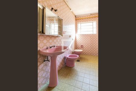 Casa à venda com 215m², 3 quartos e 3 vagas Casa à venda com 215m², 3 quartos e 3 vagasBanheiro 1