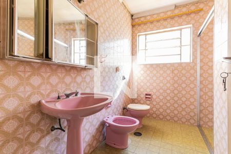 Casa à venda com 215m², 3 quartos e 3 vagas Casa à venda com 215m², 3 quartos e 3 vagasBanheiro 1