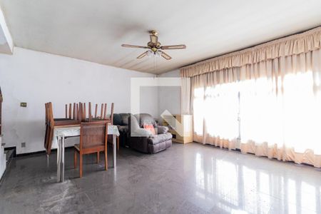 Sala de casa para alugar com 3 quartos, 215m² em Vila São Paulo, São Paulo