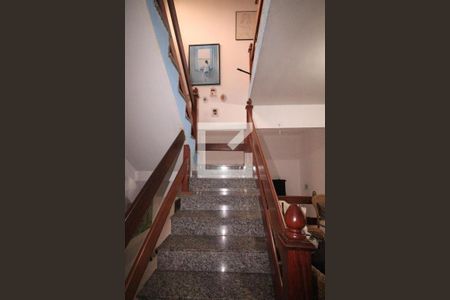 Casa à venda com 250m², 4 quartos e 3 vagasEscada 