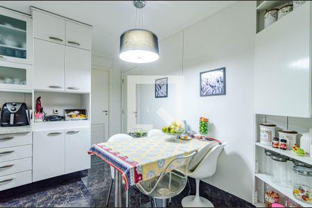 Apartamento à venda com 190m², 3 quartos e 3 vagasCopa