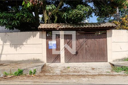 Casa à venda com 150m², 3 quartos e 2 vagas Casa à venda com 150m², 3 quartos e 2 vagasFachada