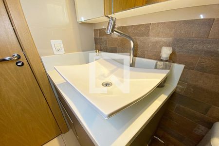 Banheiro de apartamento à venda com 2 quartos, 51m² em Industrial, Novo Hamburgo