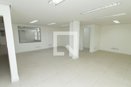 Casa para alugar com 230m², 4 quartos e 1 vagaQuarto/sala