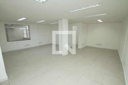 Casa para alugar com 230m², 4 quartos e 1 vagaQuarto/sala