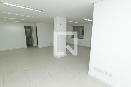 Casa para alugar com 230m², 4 quartos e 1 vagaQuarto/sala