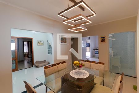 Casa à venda com 387m², 3 quartos e 4 vagas Casa à venda com 387m², 3 quartos e 4 vagasSala de Jantar